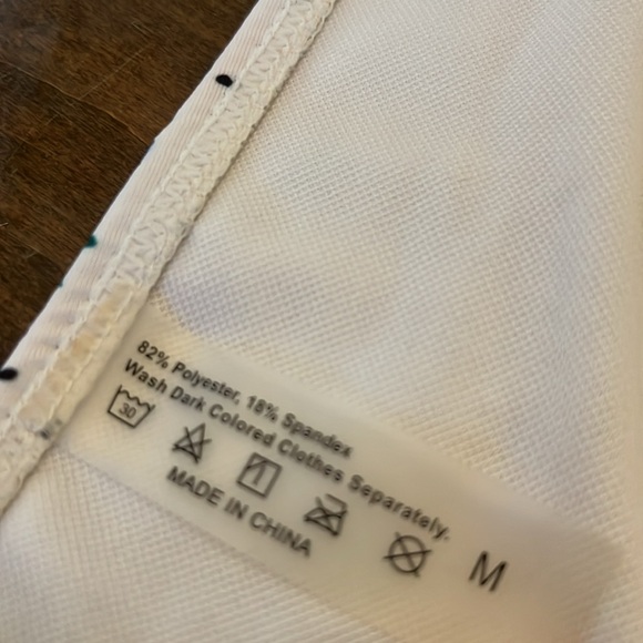 Strawberry print bikini with scallops size Medium - Picture 4 of 7